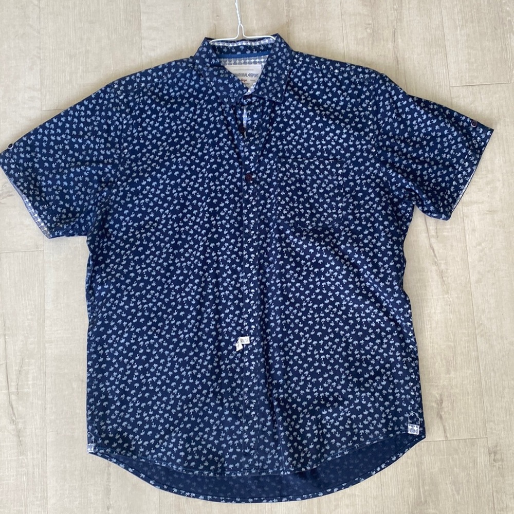 Palm tree button down 🌴